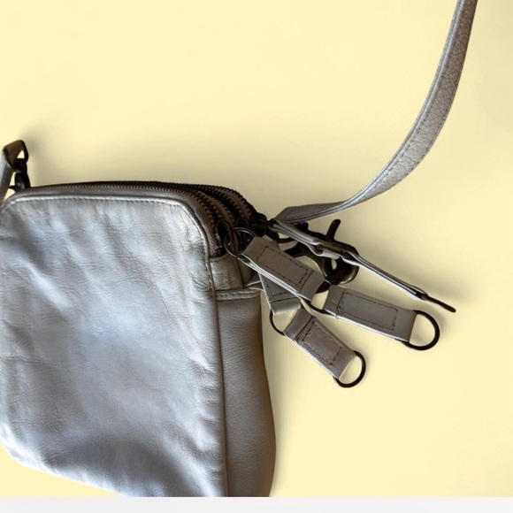 Latico Stylish cream Leather Crossbody Bag - Picture 3 of 4